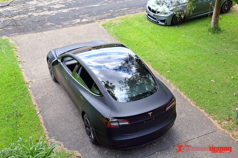 Matt Black Tesla 3